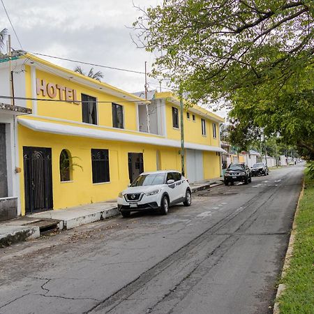 Oyo Hotel Marias,Aeropuerto Internacional De Четумаль Экстерьер фото