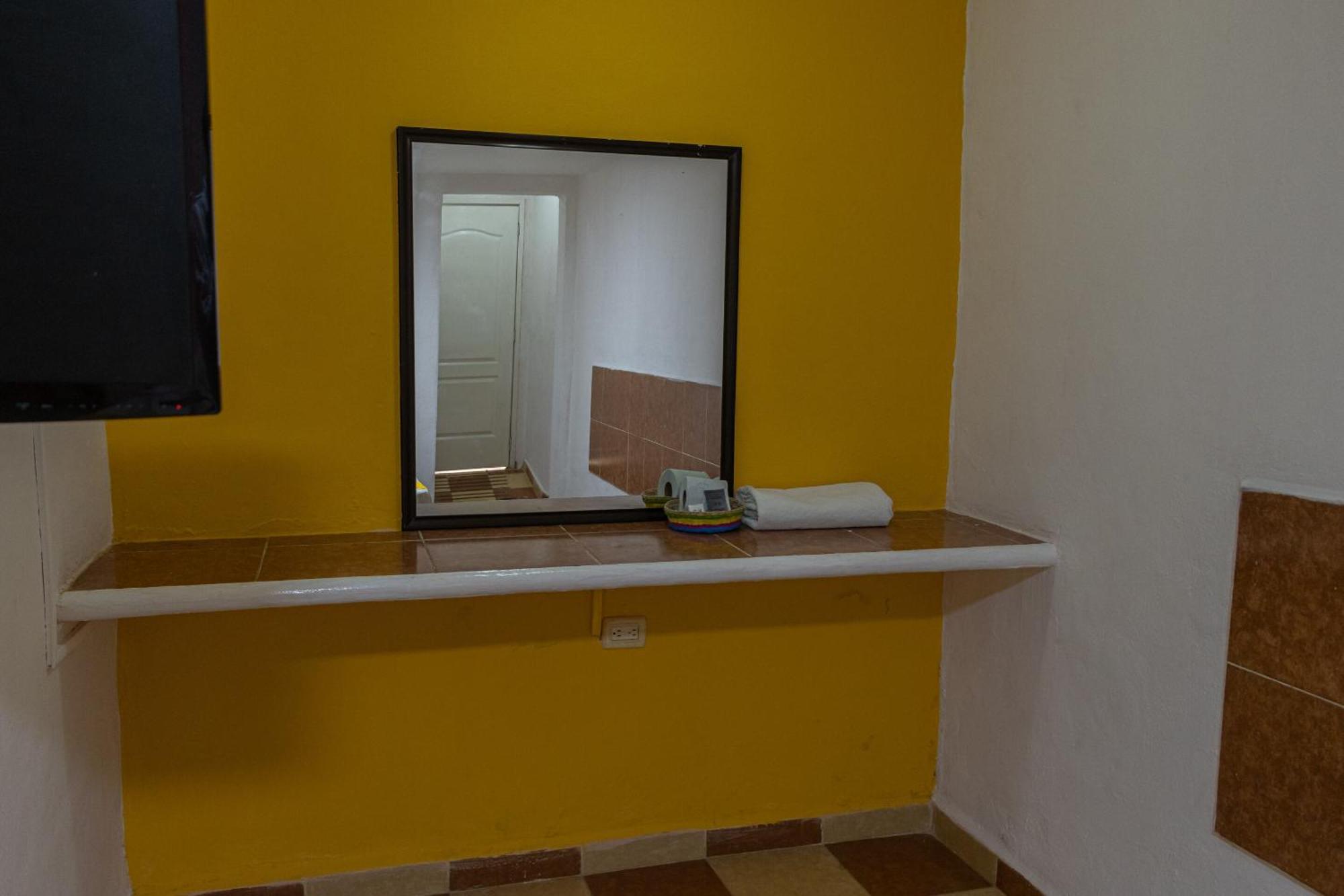 Oyo Hotel Marias,Aeropuerto Internacional De Четумаль Экстерьер фото