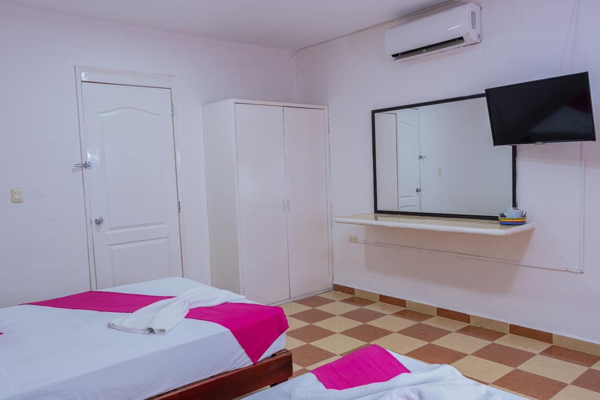 Oyo Hotel Marias,Aeropuerto Internacional De Четумаль Экстерьер фото