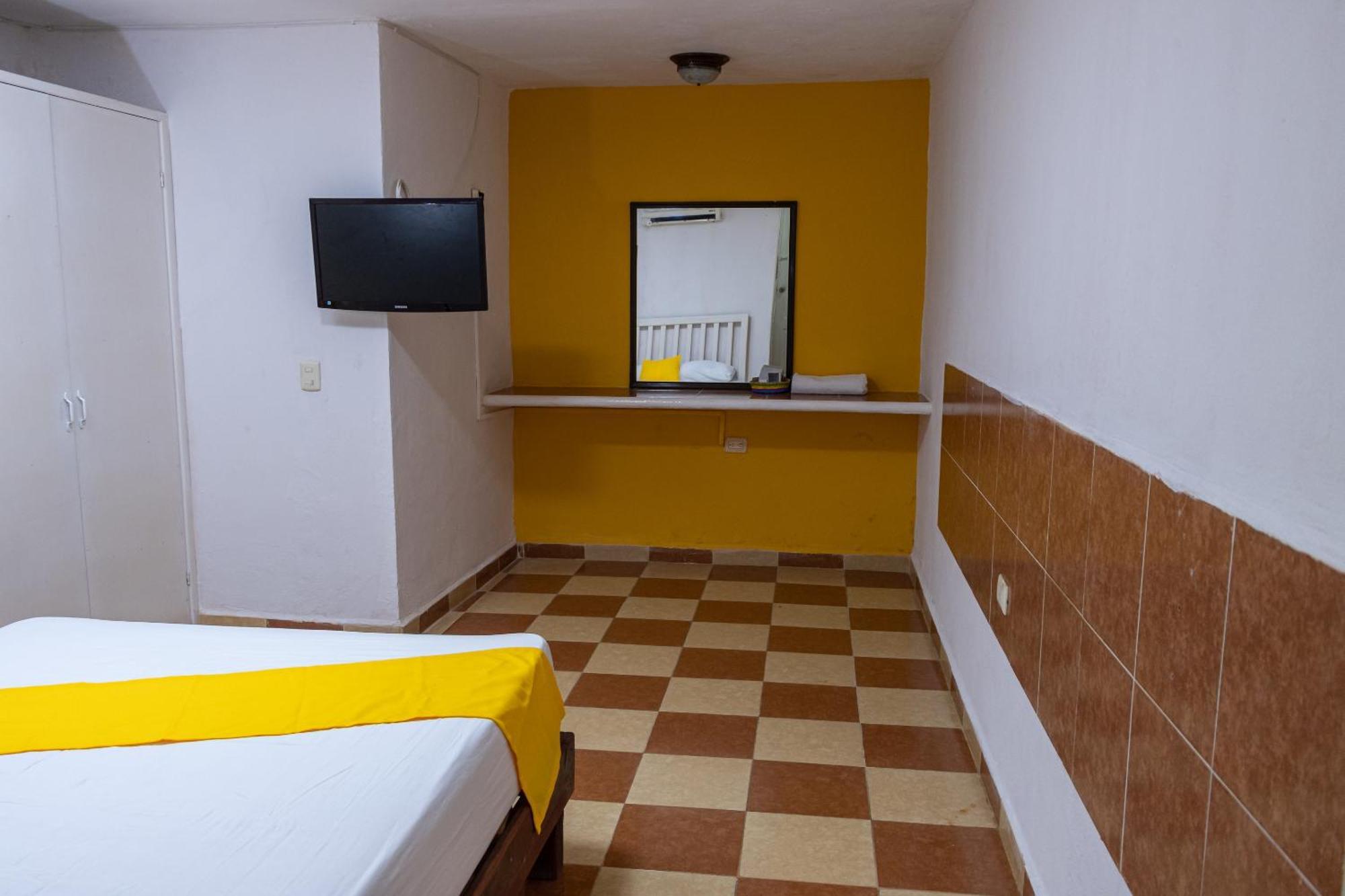 Oyo Hotel Marias,Aeropuerto Internacional De Четумаль Экстерьер фото