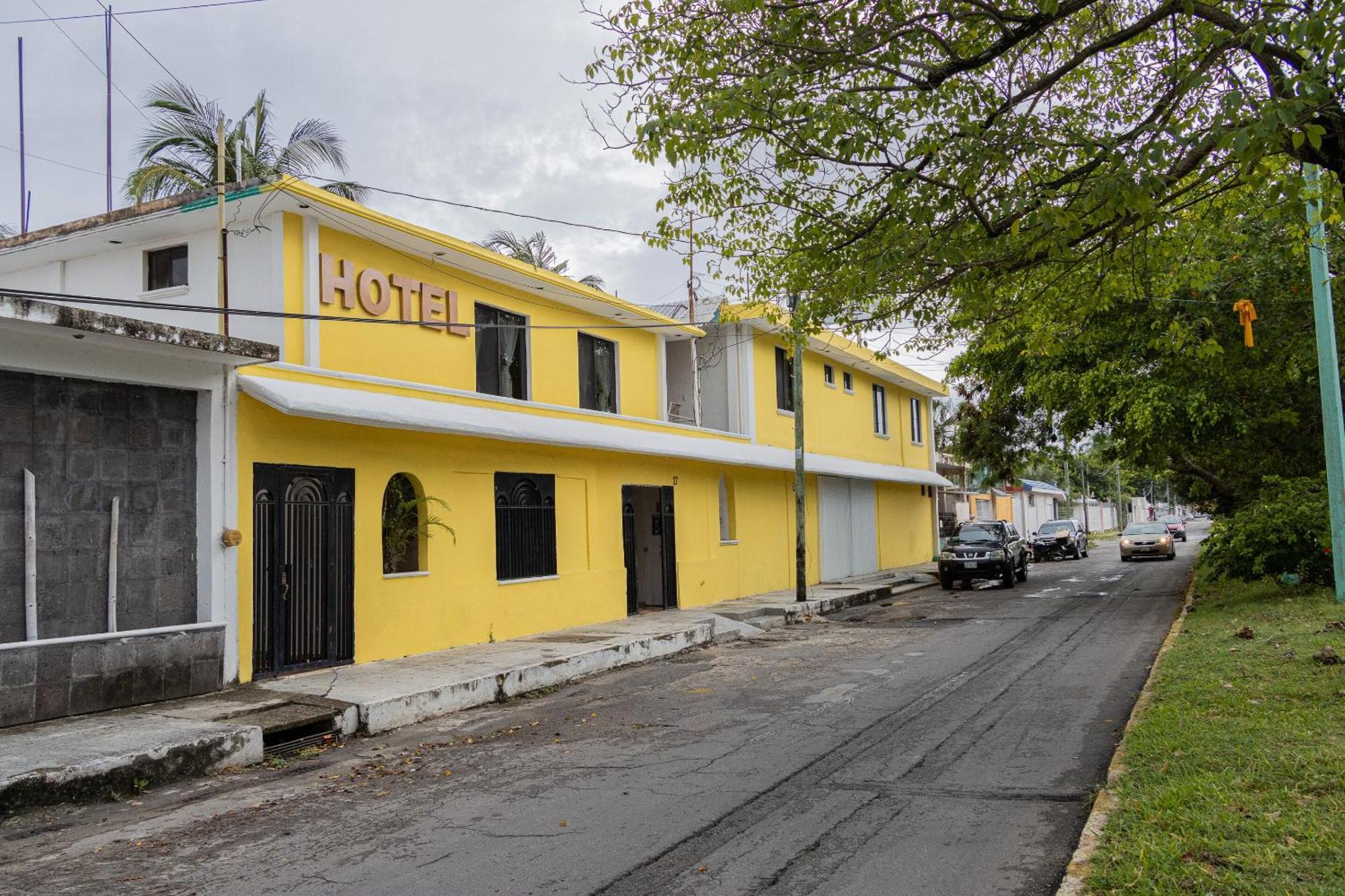 Oyo Hotel Marias,Aeropuerto Internacional De Четумаль Экстерьер фото