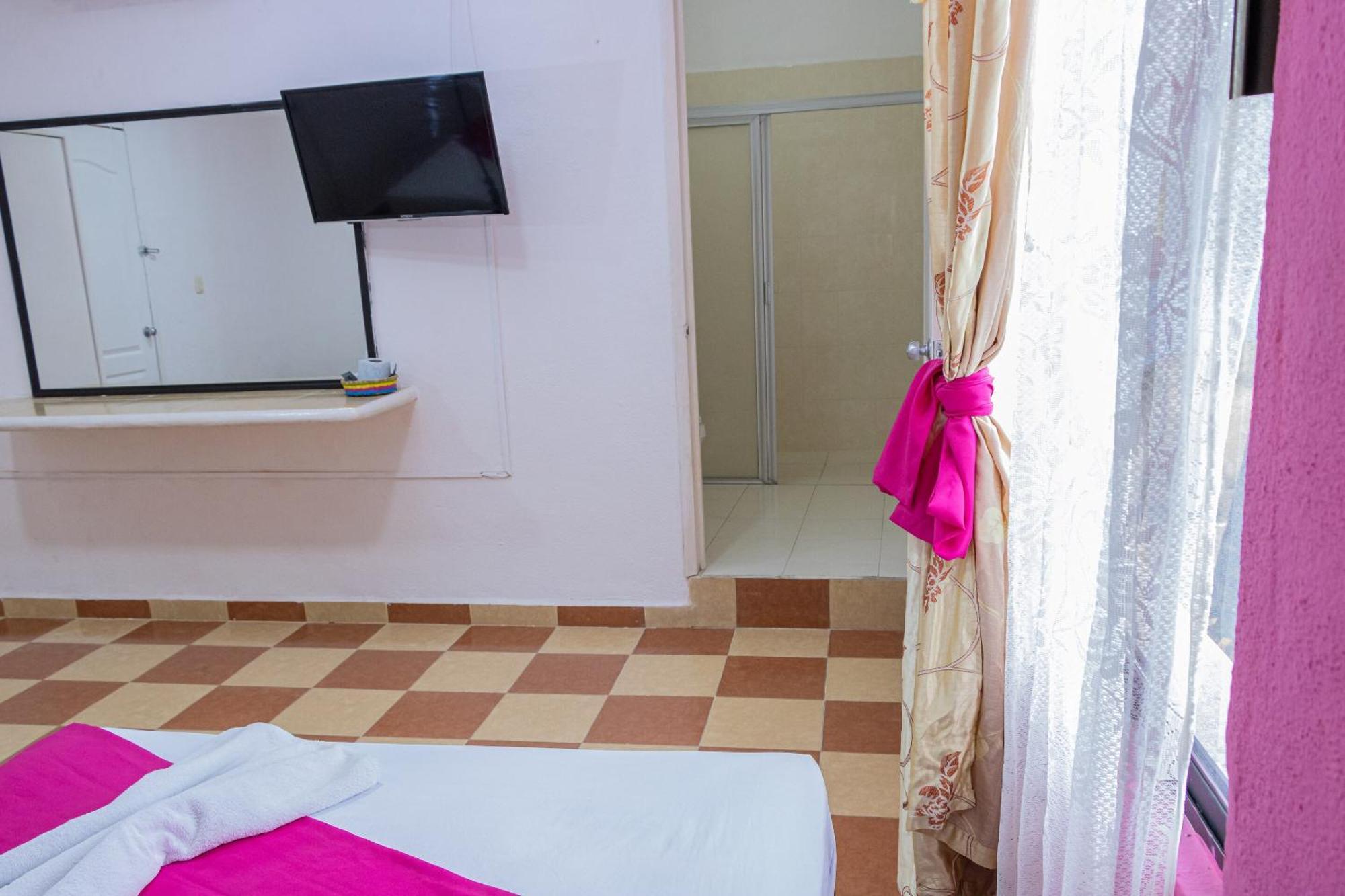 Oyo Hotel Marias,Aeropuerto Internacional De Четумаль Экстерьер фото