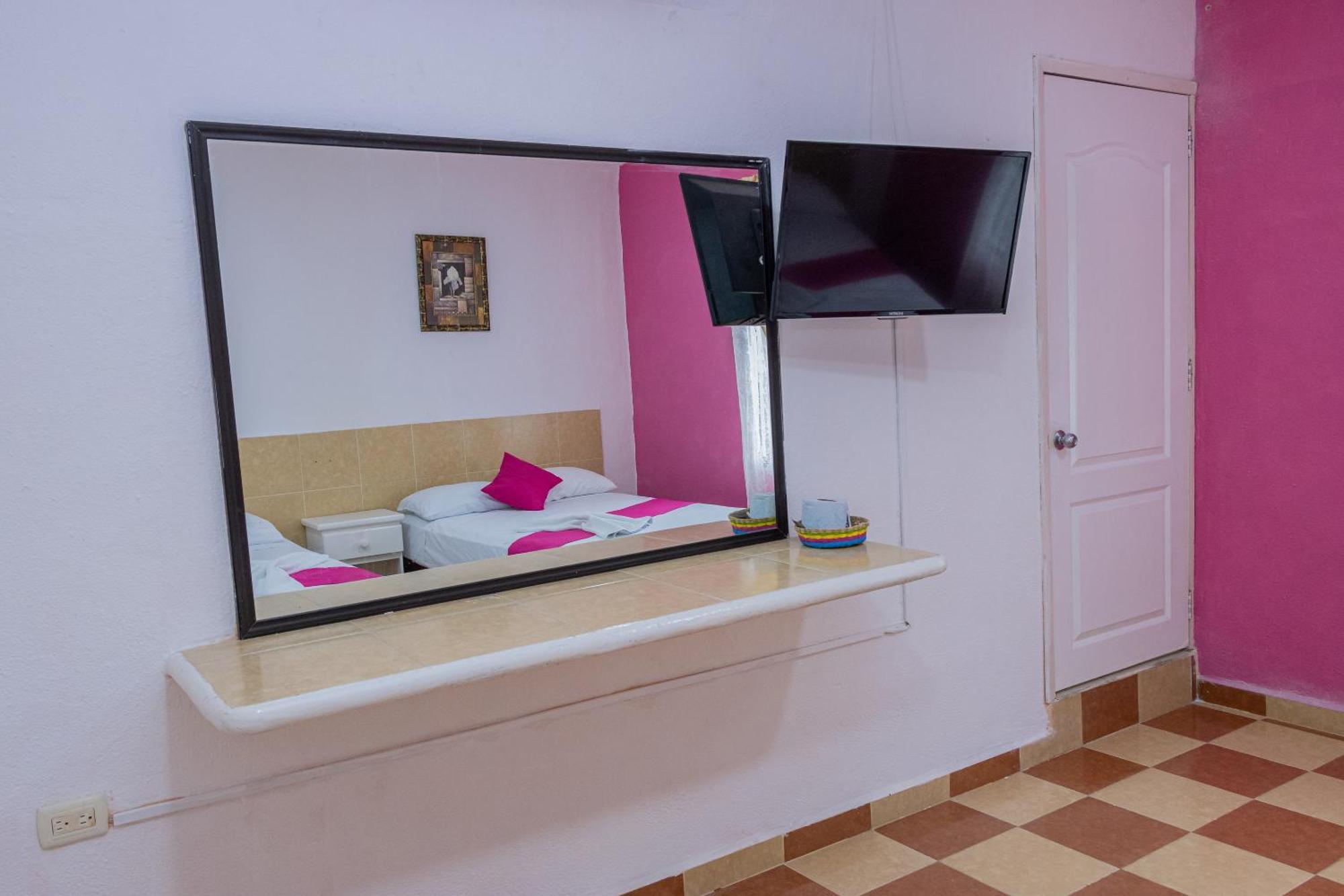 Oyo Hotel Marias,Aeropuerto Internacional De Четумаль Экстерьер фото