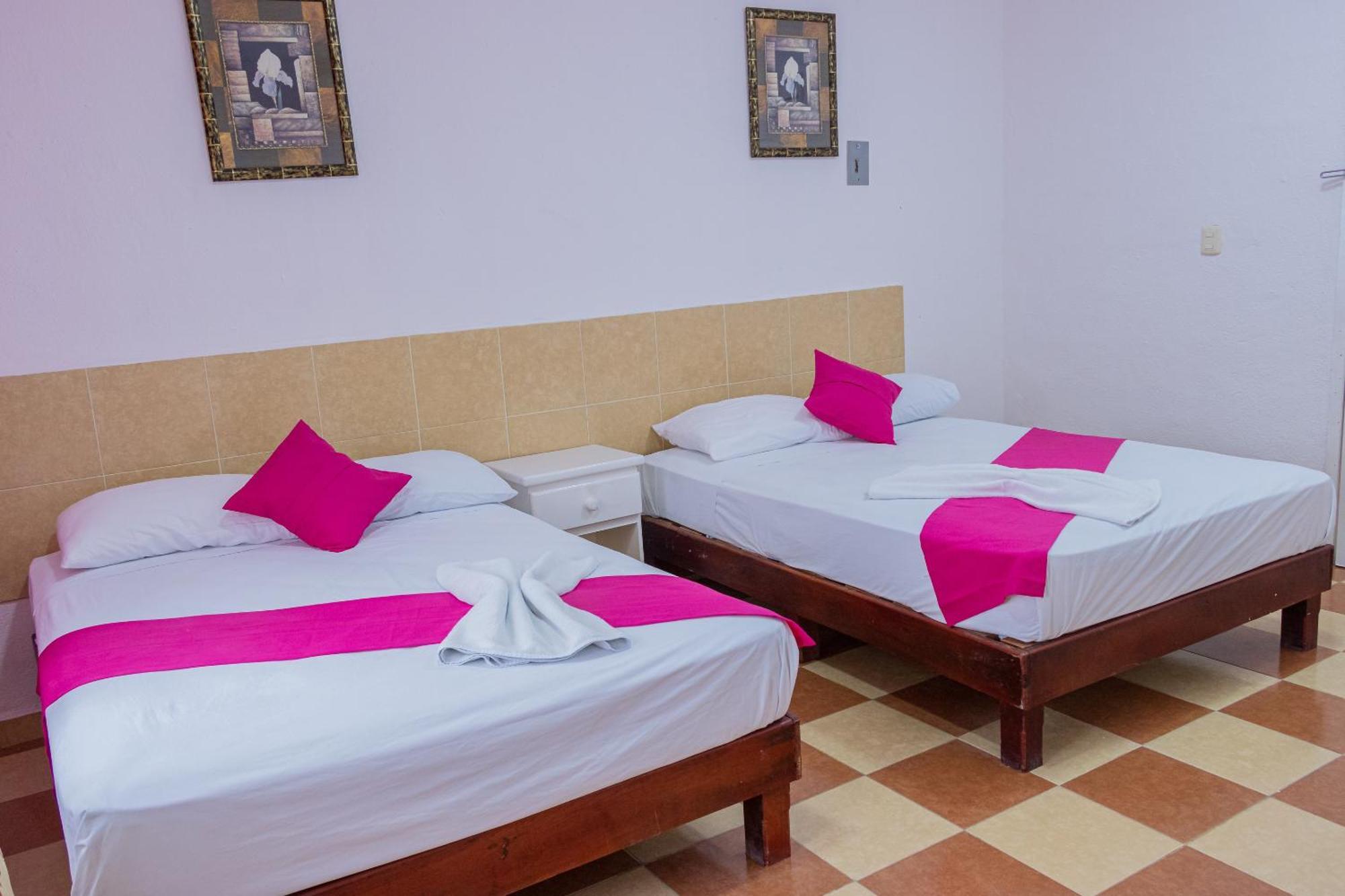Oyo Hotel Marias,Aeropuerto Internacional De Четумаль Экстерьер фото